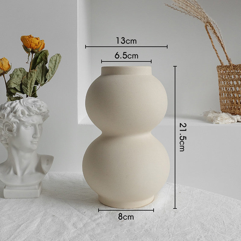Skulpturale Vase in Naturtönen