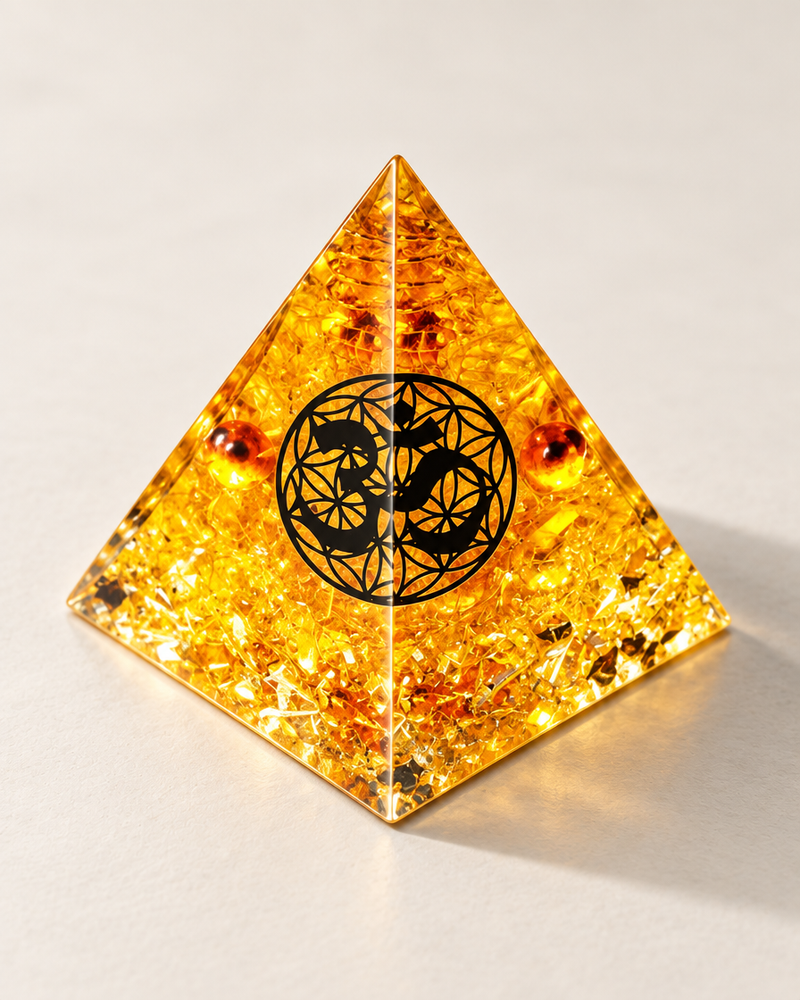Prisma Form – Gold · Ornament