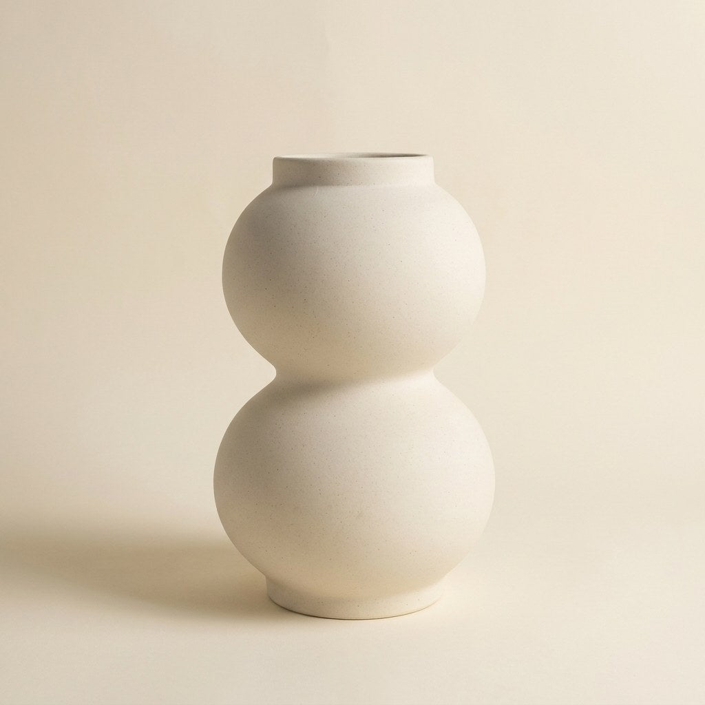 Skulpturale Vase in Naturtönen