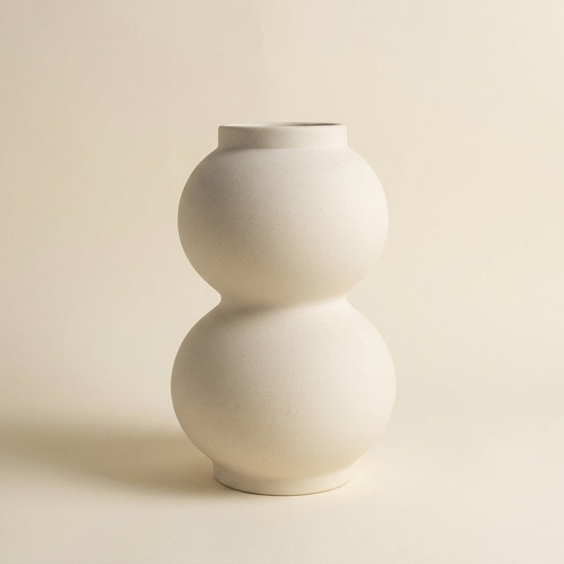Skulpturale Vase in Naturtönen